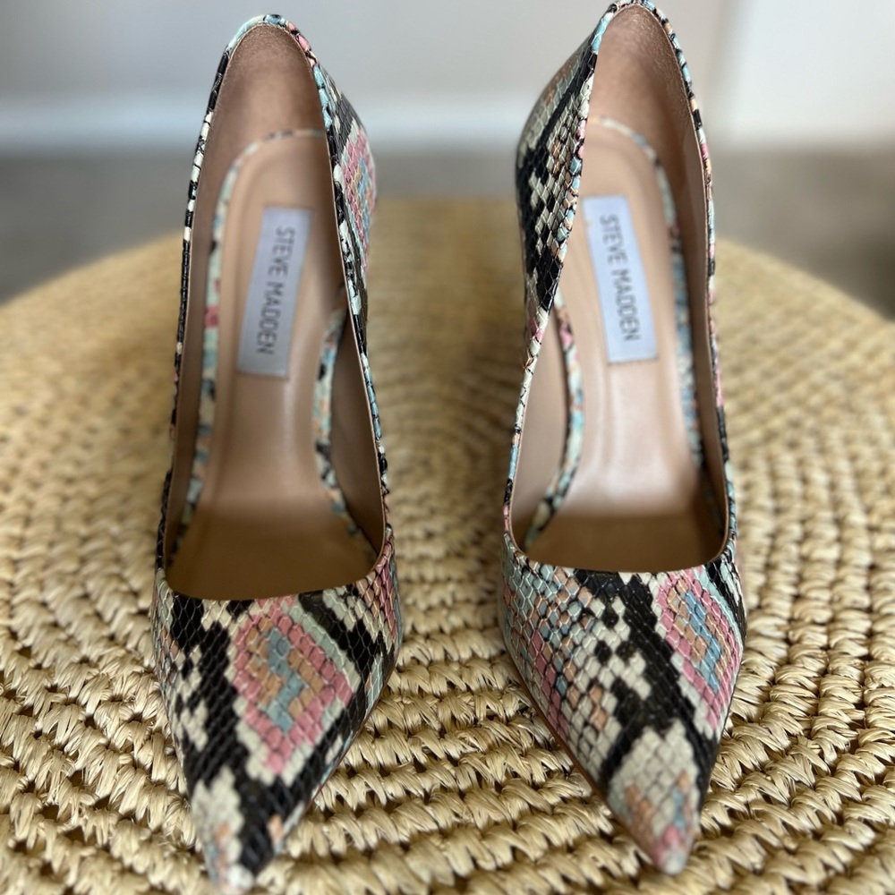 Steve Madden multi color pumps